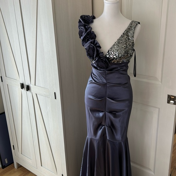 Xscape Deep Lavender and Sequin Long Gown Size 4P - Picture 1 of 12